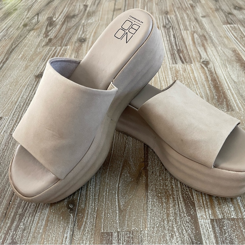 No Boundaries NOBO Tan Platform Slides Size 7